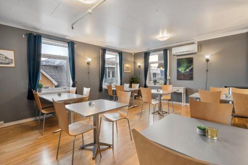 Banquet hall, Enter Backpack Hotel in Tromsø