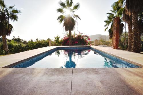 . Superbe appartement avec chambre, piscine et parking privé