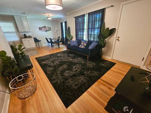 《~Lovely Home Near Botanical Gardens ~》Pool Table in Memphis, USA