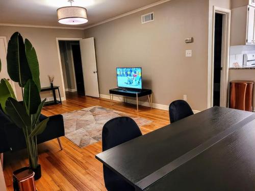 《~Lovely Home Near Botanical Gardens ~》Pool Table in Memphis, USA