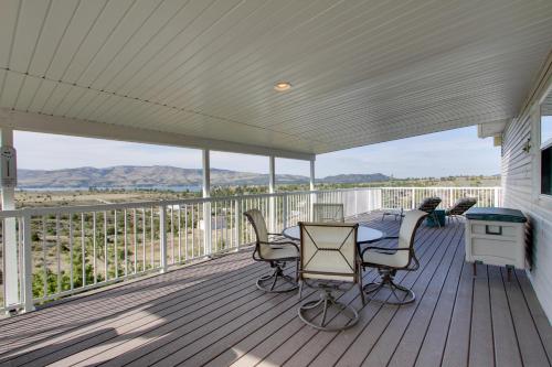 Spacious Canyon Ferry Lake House with Bar and Views! Spacious Canyon Ferry Lake House with Bar and Views!