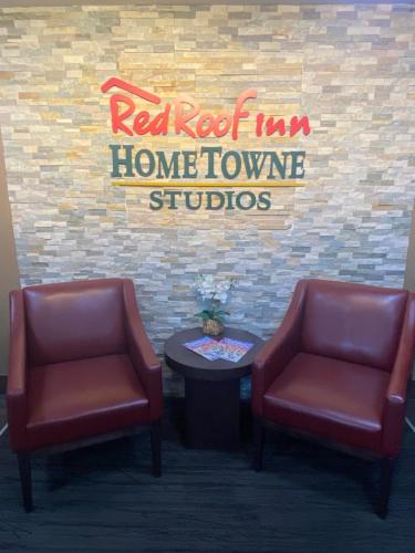 HomeTowne Studios by Red Roof Prattville