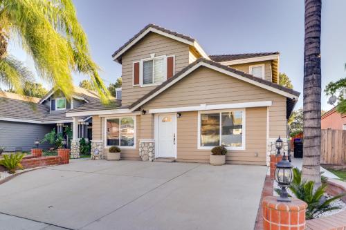 Conveniently Located Fontana Apartment! in Fontana, USA