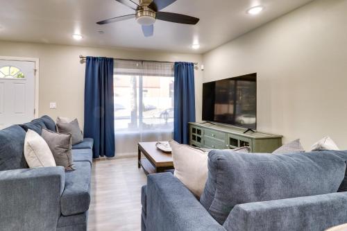 Conveniently Located Fontana Apartment! in Fontana, USA
