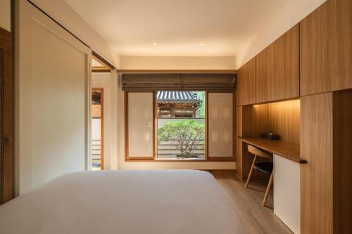 Luxury hanok with private bathtub - Bigyuheon Seoul