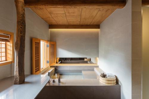 Luxury hanok with private bathtub - SN07
