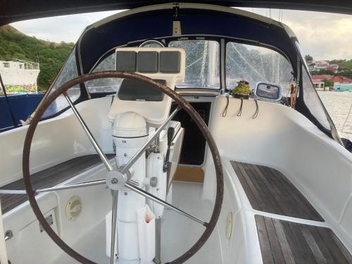 Le Voilier dans la baie des Saintes in Terre-de-Haut