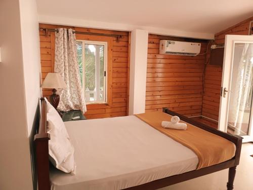 Peles Windsong wooden cottages — Photo 2
