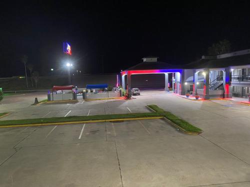 Texas Inn and Suites Raymondville - image 7