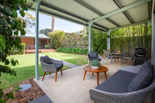 Magnolia Cottage - Pet Friendly - 5 Mins Drive to Hyams Beach