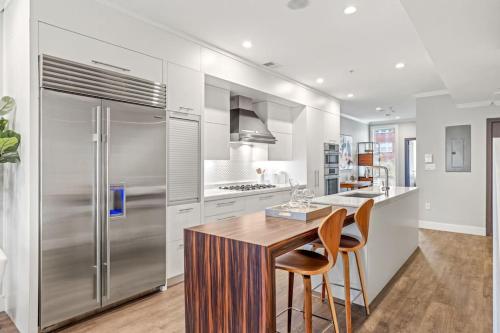 Luxury DC Penthouse w/ Private Rooftop! (Chapin 4)