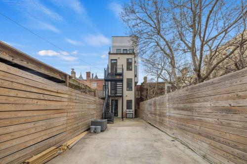 Luxury DC Penthouse w/ Private Rooftop! (Chapin 4)