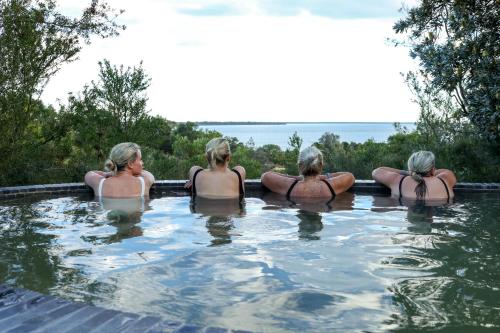 อ่างแช่น้ำพุร้อน, Metung Hot Springs in เมตุง