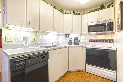 Sun & Snow Escape: Ski/Golf Condo at Peek & Peak in Clymer, USA