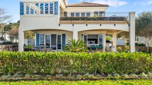 Beachfront Beauty — other in 23 Arkles Strand Ground floor, Whangaparaoa New Zealand, 0932