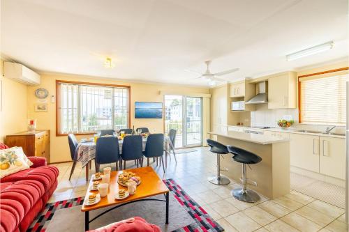 3 Tomaree Street - Spacious 4 Bedroom House With Air Con Situated In The Heart Of Nelson Bay - Port Stephens