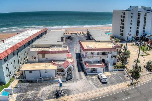 Beachfrnt Oasis:King Bed+Wi-Fi+AC+Free Parking*140 in Daytona Beach, USA