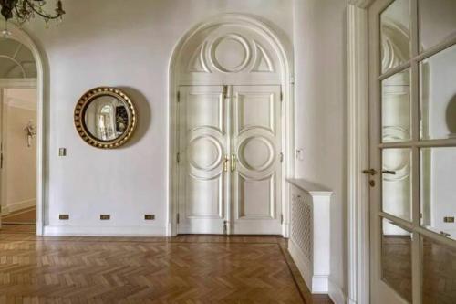 Belle Epoque style apartment Entire floor on the most sofisticated avenue of the city photo 4
