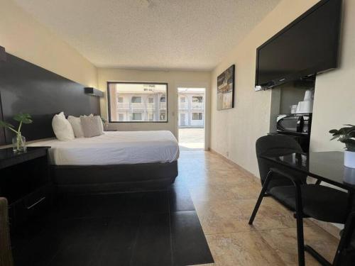 *Beachfront 2-BR with 1 Bath*136 in Daytona Beach, USA