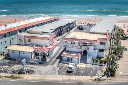 BeachFrnt 2BR w/FullKitchen*127* in Daytona Beach, USA