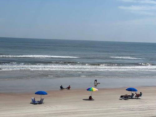 Coastline 2-BR Private Apt*126-127* in Daytona Beach, USA