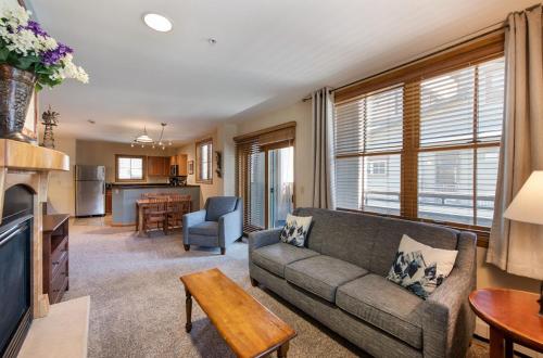 Premium Unit 1327 - 1 Bedroom - Zephyr Mountain condo