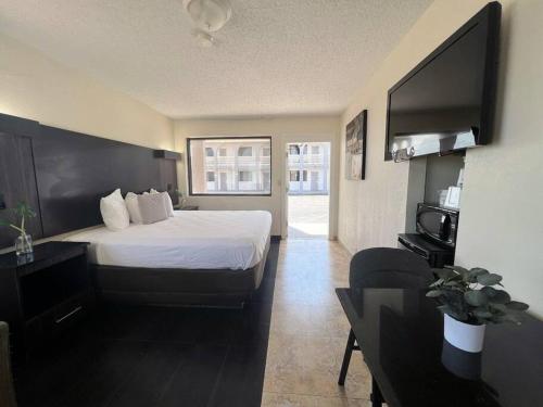 Sunny 2-BR Bed Space*132-133* in Daytona Beach, USA