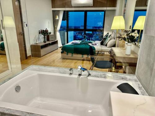 อพาร์ตเมนต์แบบสามห้องนอน (Three-Bedroom Apartment)