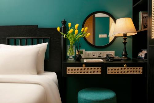 Hotel De Rond Hanoi Room Type - Deluxe Queen Room