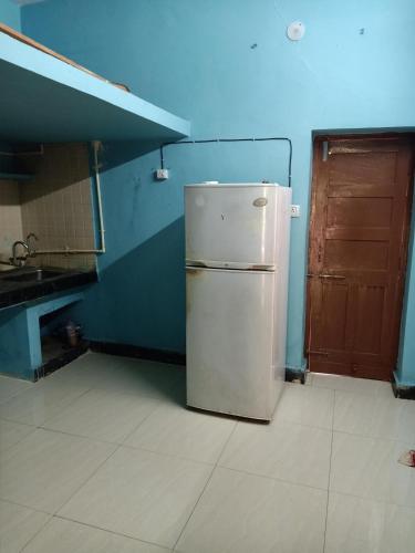 1 BHK House with AC fully operational kitchen with wifi