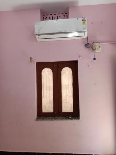 1 BHK House with AC fully operational kitchen with wifi