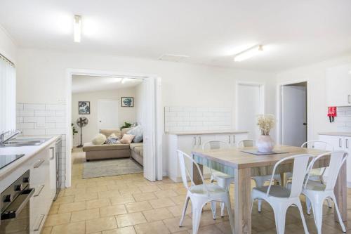 Crystal Bay - Pet Friendly - 3 Mins Walk to Beach in Jervis Bay
