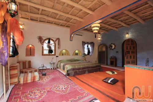 1 queen bed, 1 twin bed