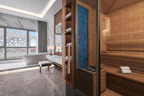 ห้องน้ำ, JW Marriott Hotel Istanbul Marmara Sea in บากึร์กอย