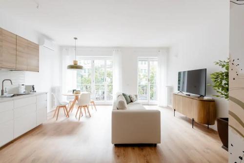 Giro 58, 2 bedroom Apartament, close to San Siro, Fiera and 10 min metro to Duomo