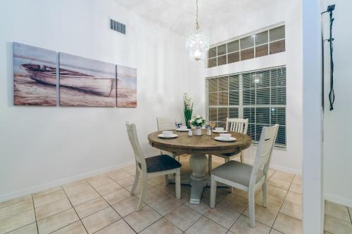 Canalfront Living in Apollo Beach, USA