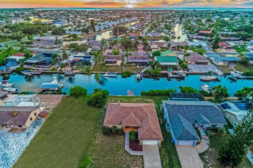 Canalfront Living in Apollo Beach, USA
