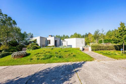 La Maison Fleurie Zonnige vakantiewoning met grote tuin op 2 km van zee