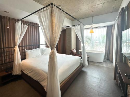 Royal Palace Suites Phnom Penh Hotel by Caerus Management