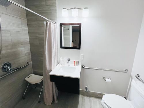 Deluxe Room image 3