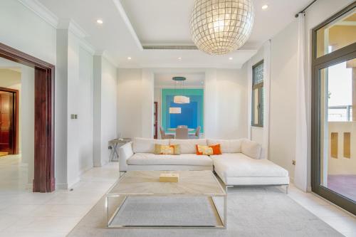 Maison Privee - Prvt Pool & Beach Access in Luxury Palm Jumeirah 6BR Villa, Dubaj (fotografie 7)