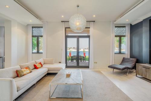 Maison Privee - Prvt Pool & Beach Access in Luxury Palm Jumeirah 6BR Villa, Dubaj (fotografie 6)
