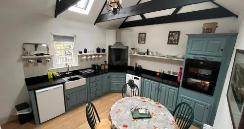 Newly Renovated stone cottage located 2.5 miles from Killarney Town