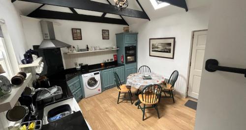 Newly Renovated stone cottage located 2.5 miles from Killarney Town