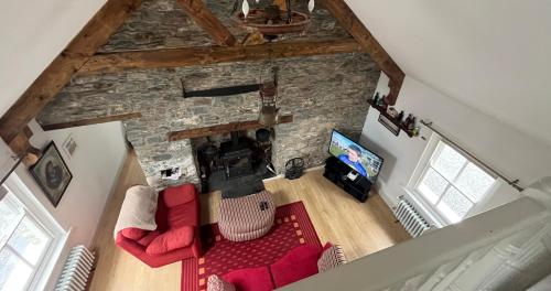 Newly Renovated stone cottage located 2.5 miles from Killarney Town