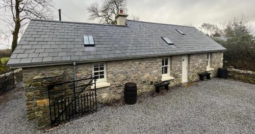 Newly Renovated stone cottage located 2.5 miles from Killarney Town