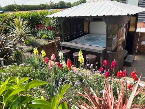 Luxury, Modern barn with hot tub