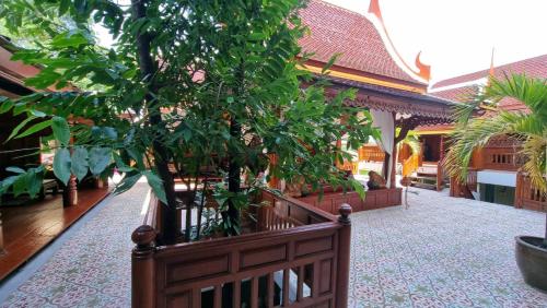 Ayutthaya teak home Homestay