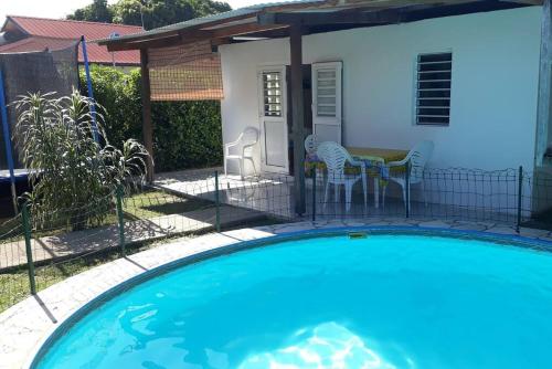 T2 climatisé au bord d'une piscine - Location saisonnière - Remire-Montjoly