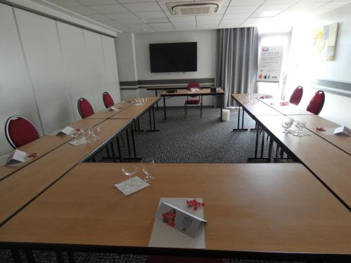 ibis Saintes - main image